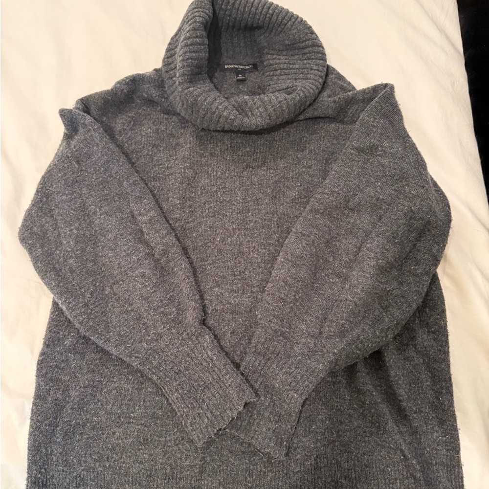 Banana Republic Cozy Gray Sweater -M